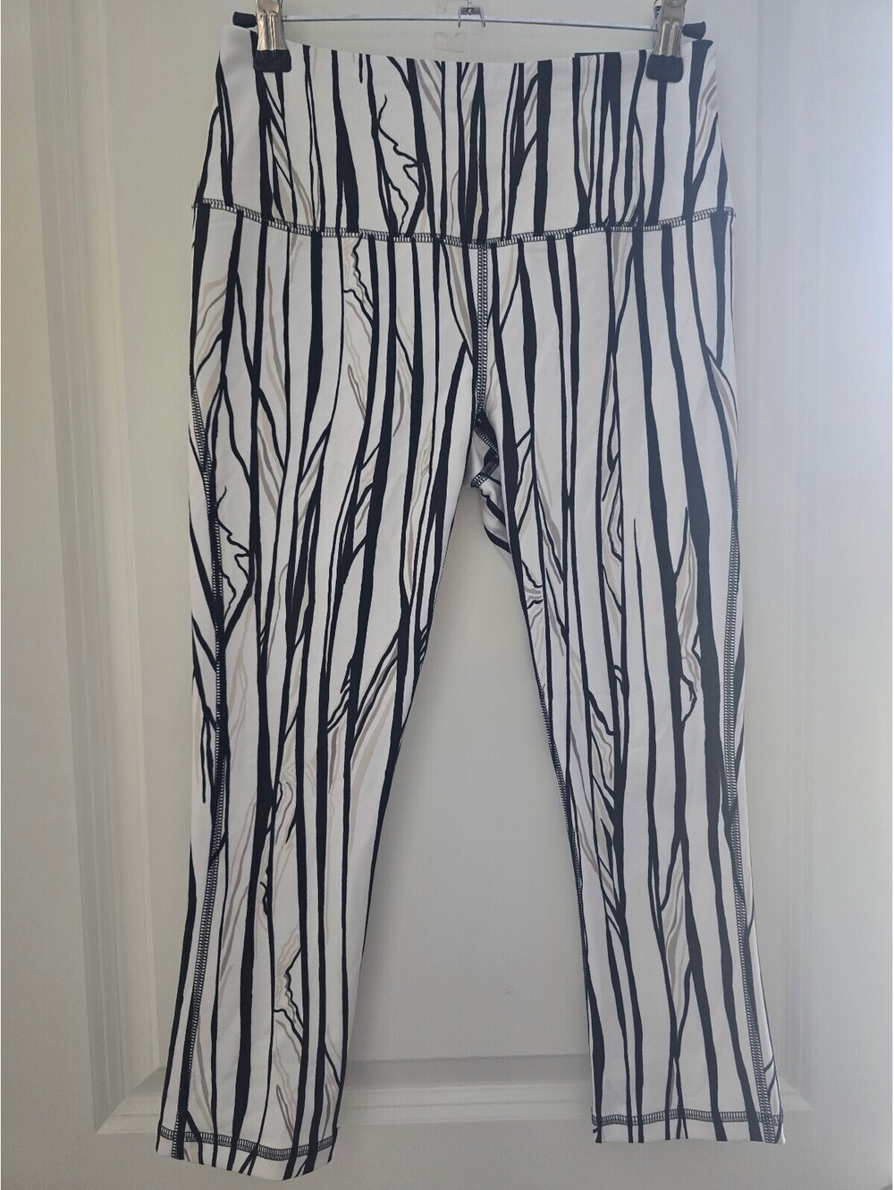 DSG Momentum High Rise Capri Leggings XS White Black Stylized Lines